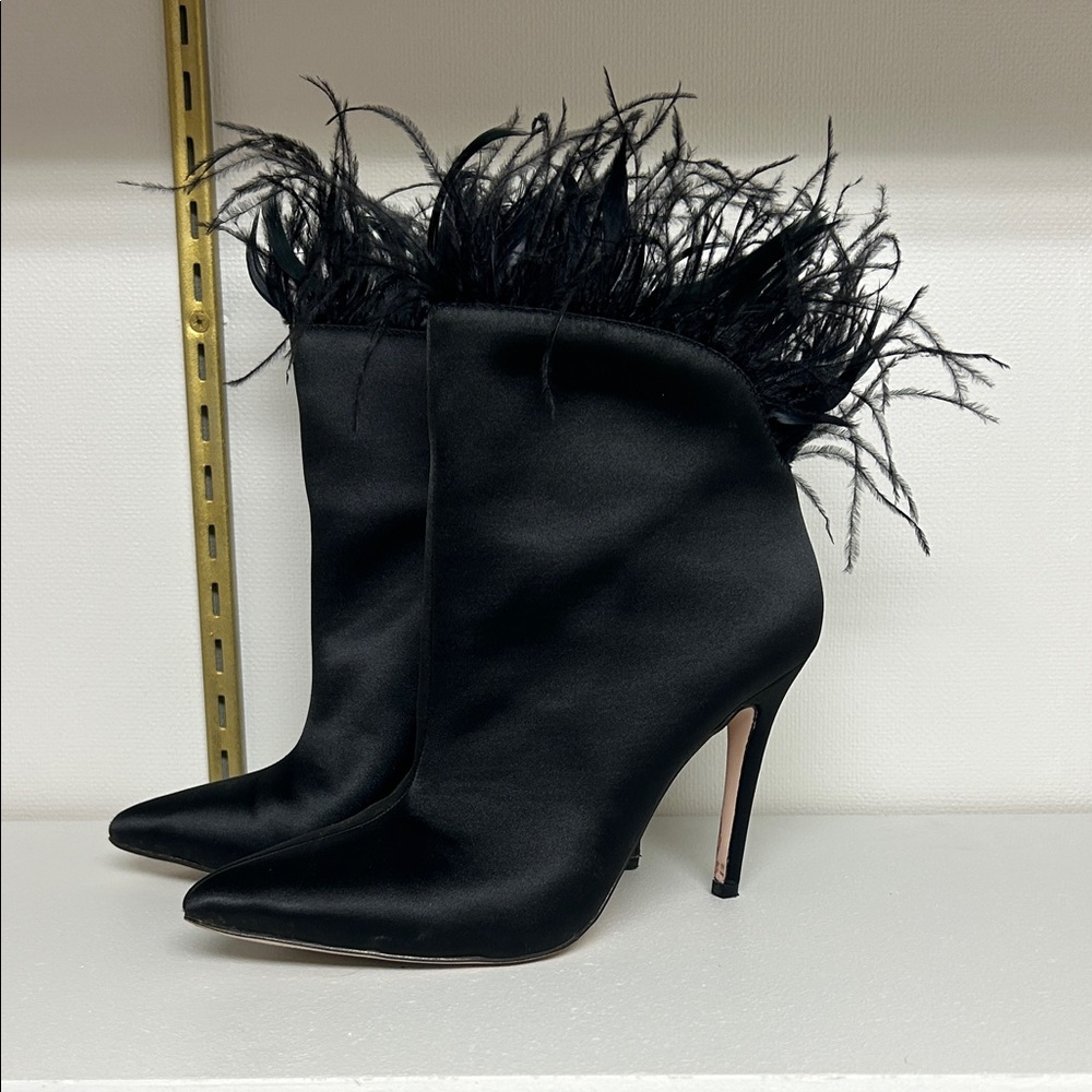 Jessica Simpson Black Feathered Heeled Boots black US 7.5